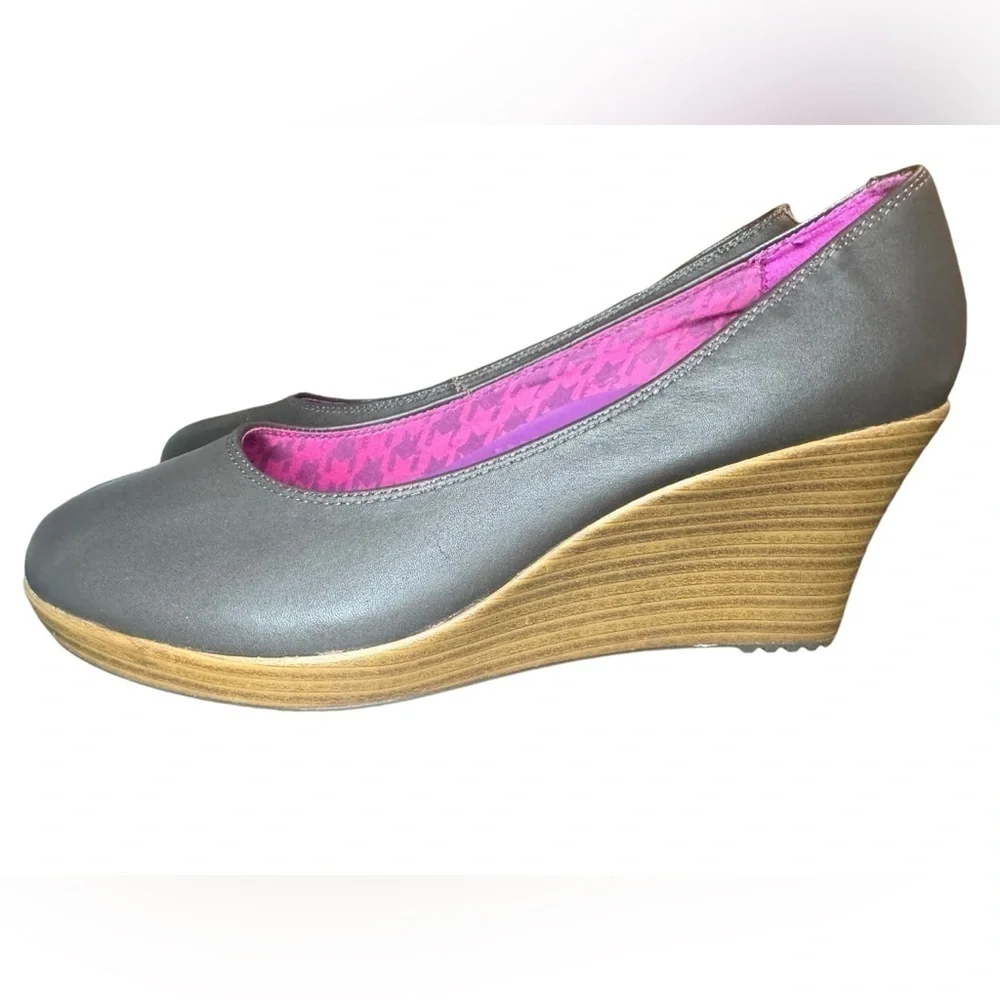 Crocs A-Leigh Closed Toe Wedge Size 9 Brown